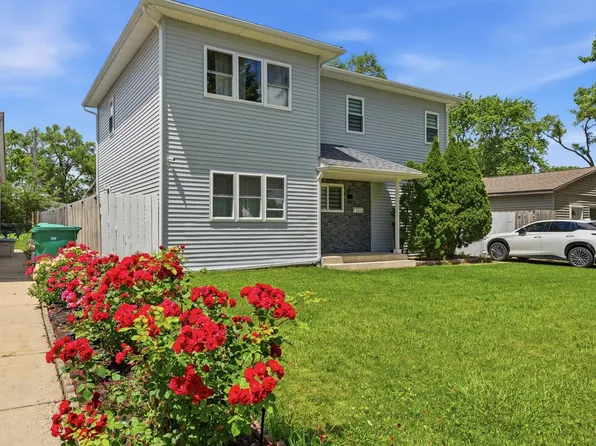 290 E Norman Ln, Wheeling, IL 60090