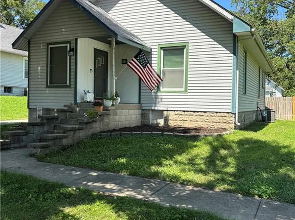 206 N 4th St, Fairfax, MO 64446