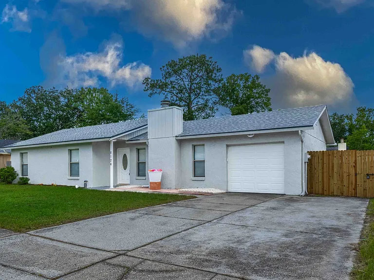 8126 Sable Woods Dr N — Photo 1