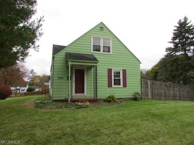 2700 Maitland Cir, Cuyahoga Falls, OH, 44223
