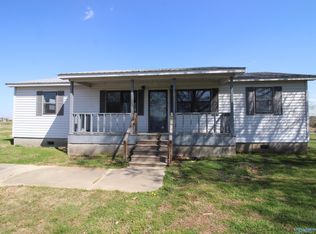 86 Hill St, Fyffe, AL 35971