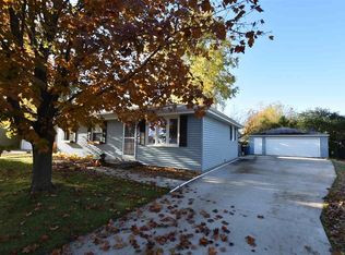 1085 Cumberland Trl, Oshkosh, WI 54904