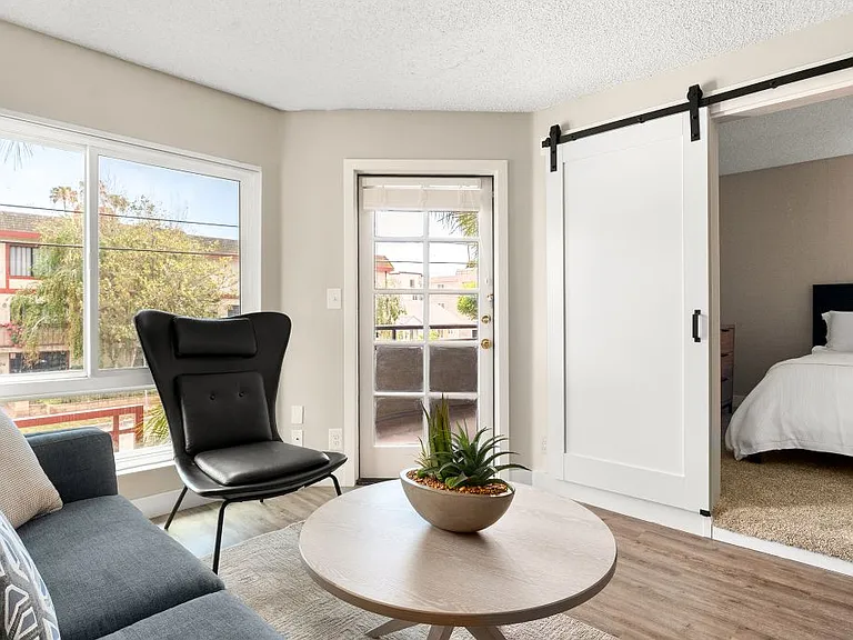 Woodland Trio Apartments — Photo 7