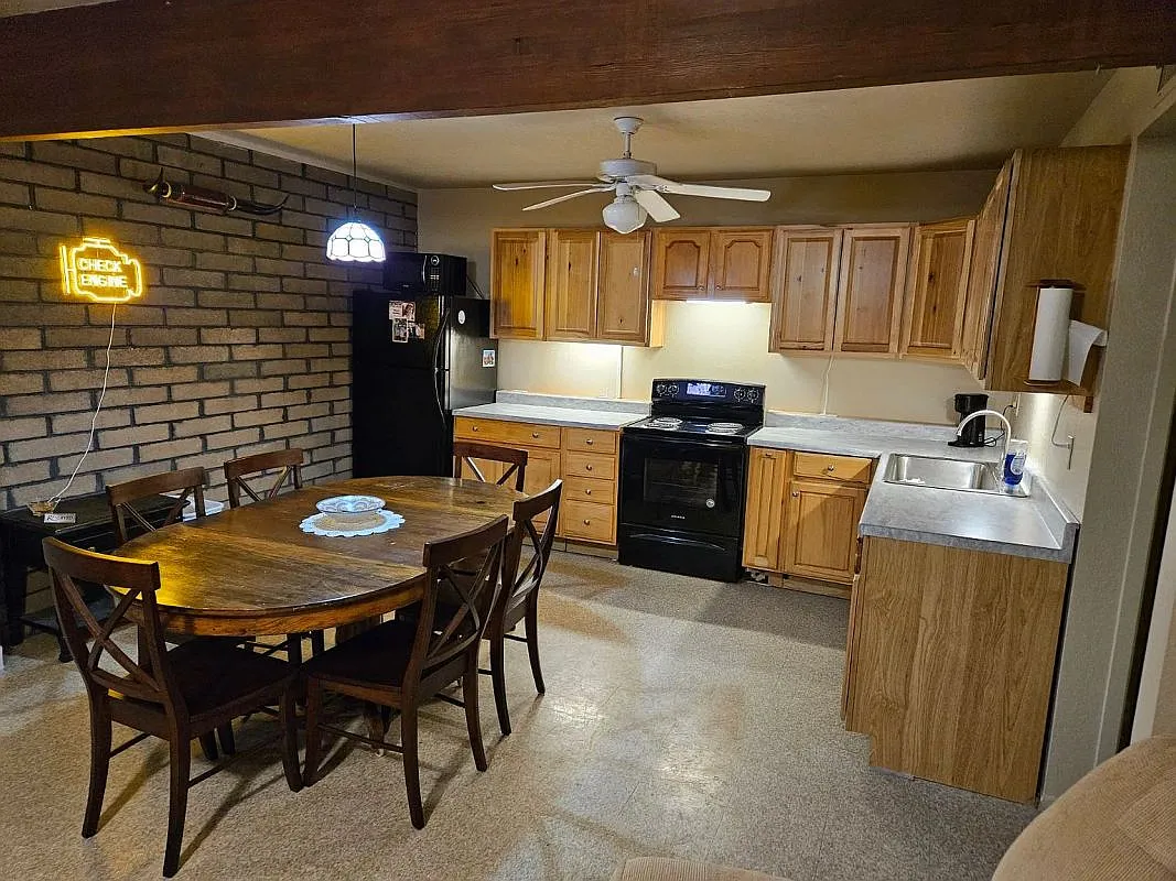 2 bed, 1.0 bath, 1250 sqft, $1,450 — Photo 3