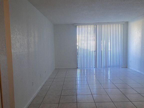 2nd image of 2075 NE 164th St APT 102
