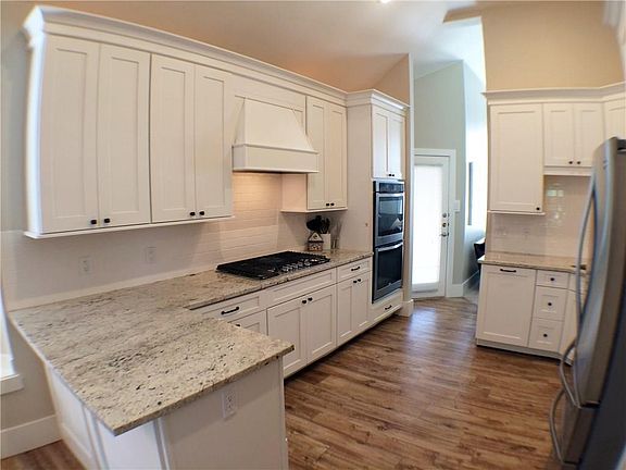 2nd image of 3716 Lindale Dr