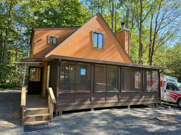 152 Wyalusing Dr, Pocono Lake, PA 18347