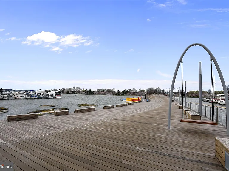 335 N St SW #335 — Photo 33