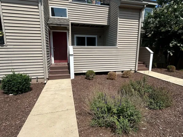 1386 Bradley Dr, Harrisonburg, VA 22801