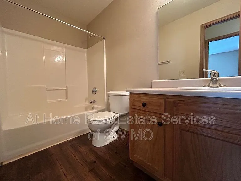 1133 S Clifton Ave — Photo 6