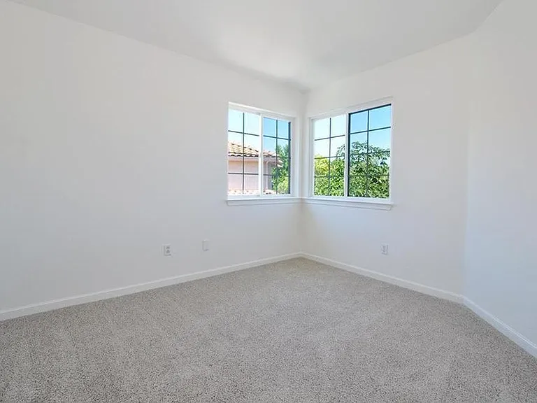 4728 Blackburn Peak Ct — Photo 16