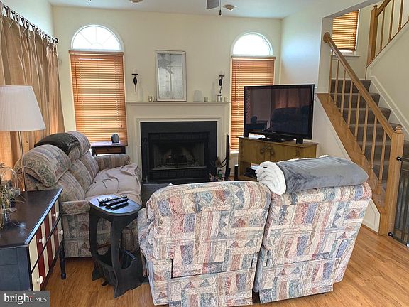 4th image of 2019 Aquia Dr