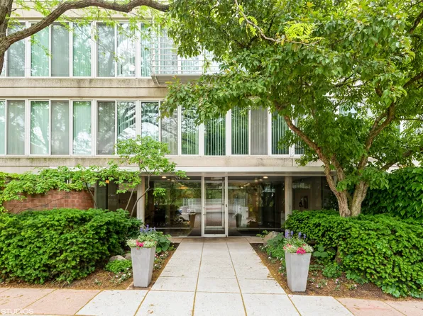 2525 Wellington Ct APT 307, Evanston, IL 60201
