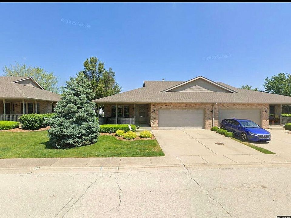 1st image of 211 Fox Run Dr
