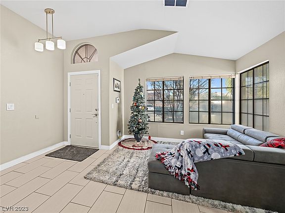 5th image of 4404 Blue Royal Dr