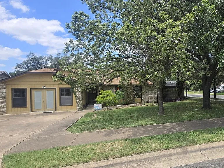 1300 Monica St — Photo 1