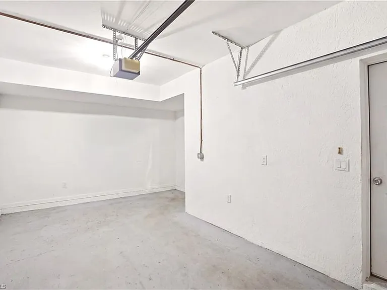505 Windsor Sq #201 — Photo 40