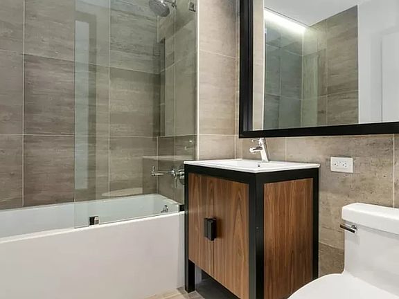 3rd image of 1134 Fulton St #9YY