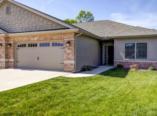 2609 S Pine Meadow Ct, Decatur, IL 62521