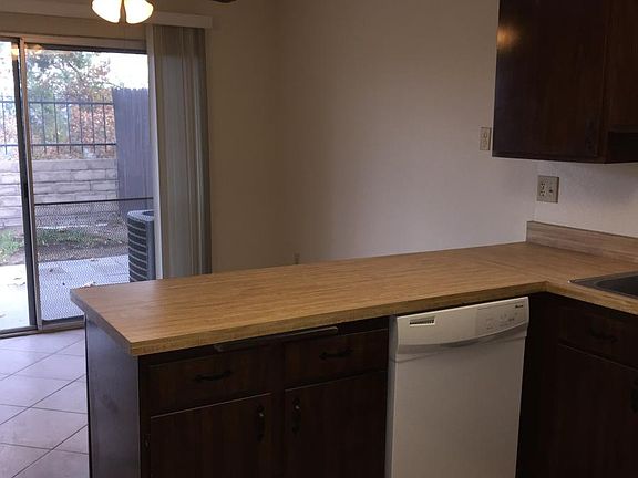 4th image of 2328 Cravath Ct APT B