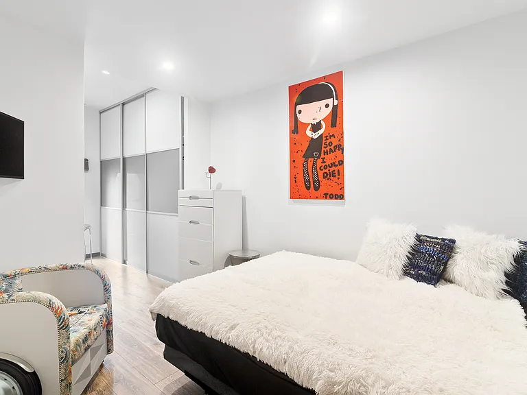 205 E 16th St #4C — Photo 8