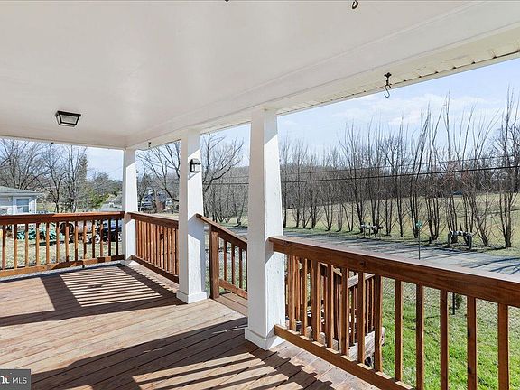 3rd image of 17 Turkey Hill Rd