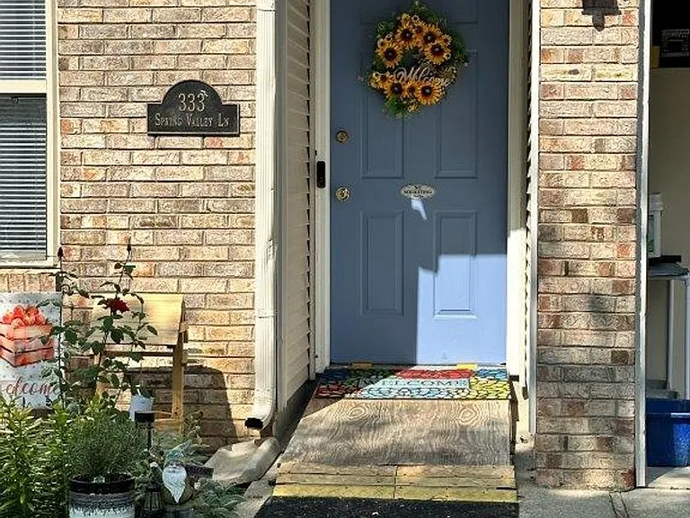333 Spring Valley Ln — Photo 2