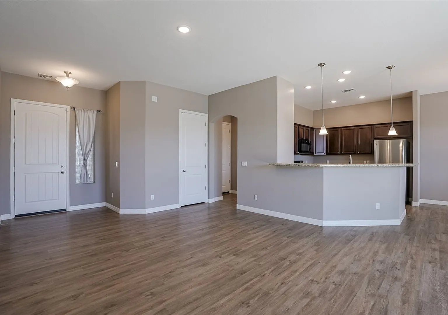 Beautiful 3-Bedroom Home in Granville with Mountain Views & Oversized Garage! — Photo 4