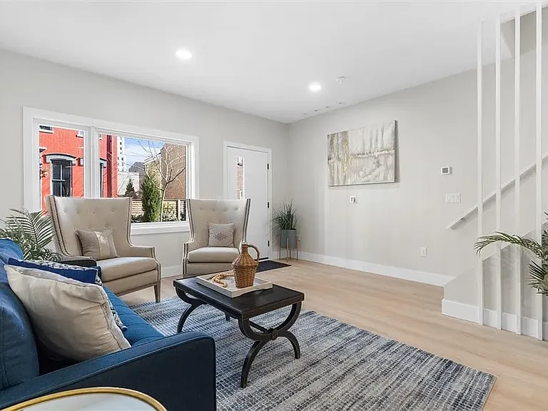 1213 Boyle St — Photo 24