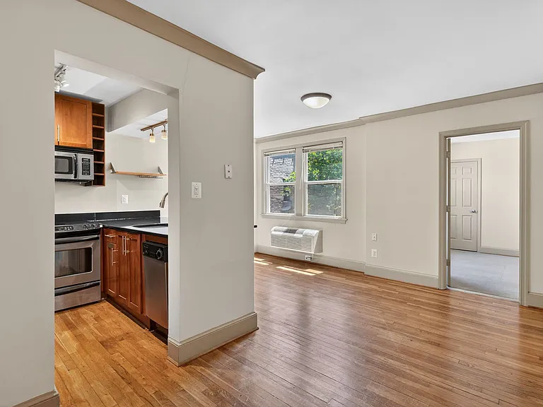 1361 K St SE #303 — Photo 2