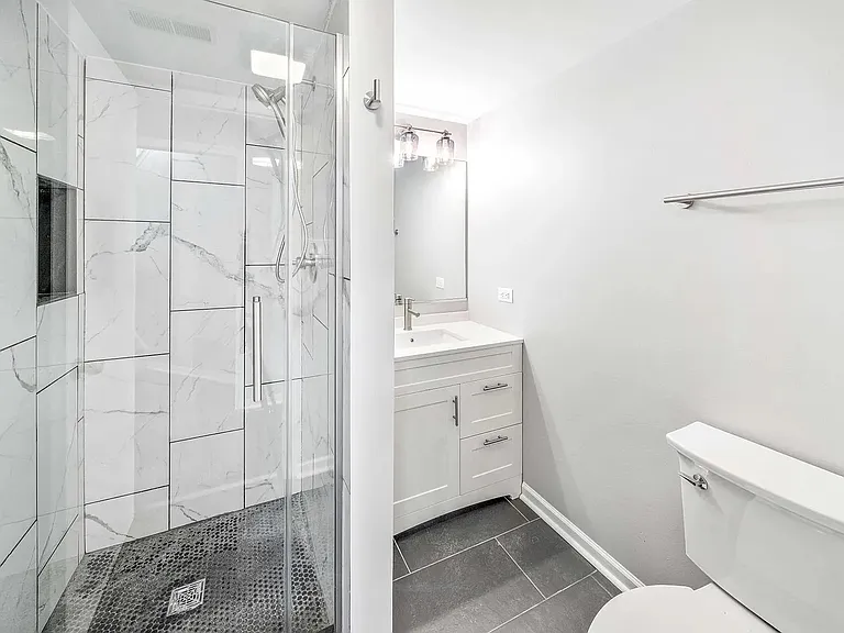 13843 Cambridge Cir — Photo 16