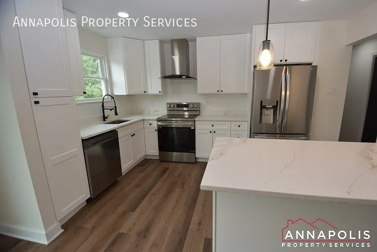 1003 tyler avenue — Photo 3