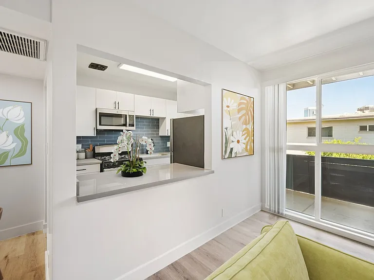 Ellis Midtown — Photo 38