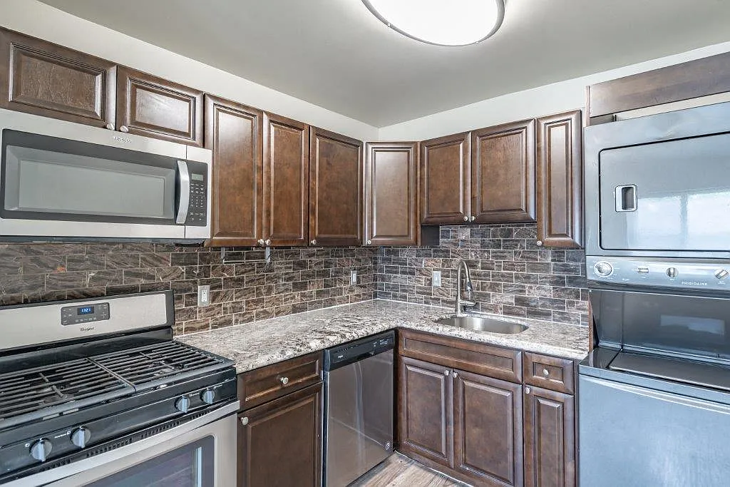 Seneca Bay Apartment Homes — Photo 2