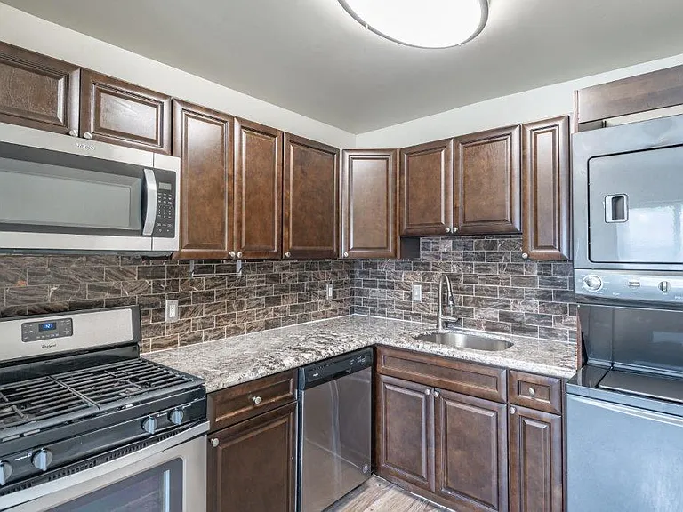 Seneca Bay Apartment Homes — Photo 2