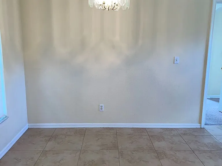 419 SW Meadow Ter — Photo 4