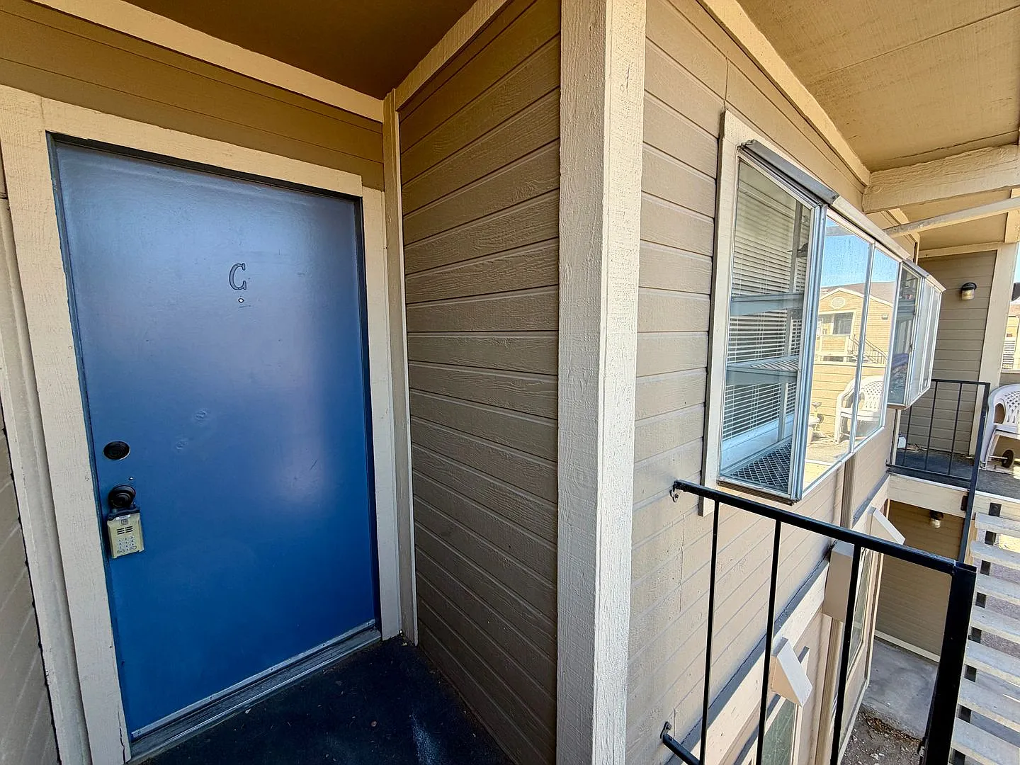 Gated community, 2 bedroom condo in SE Las Vegas — Photo 2