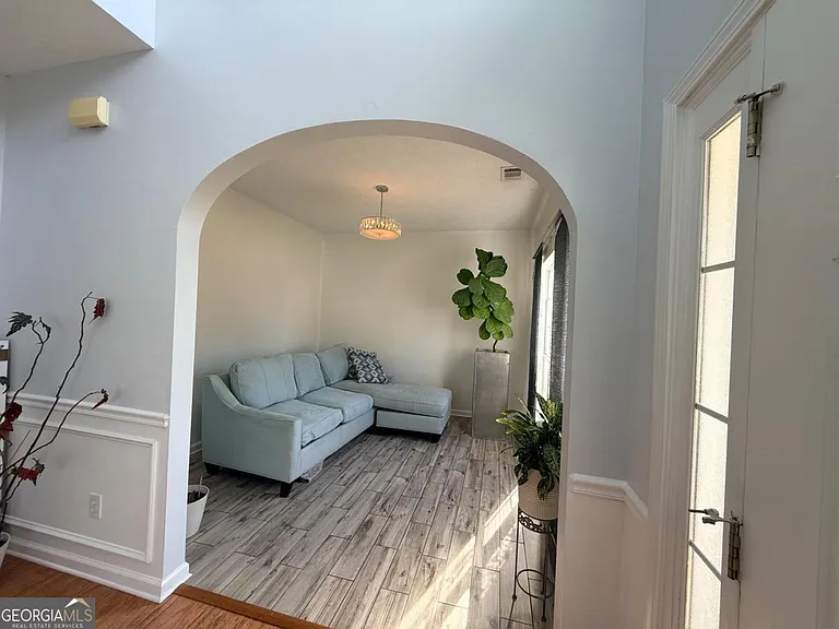 645 Highpoint Way — Photo 8