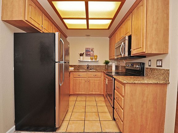 5th image of 541 Rose Ave