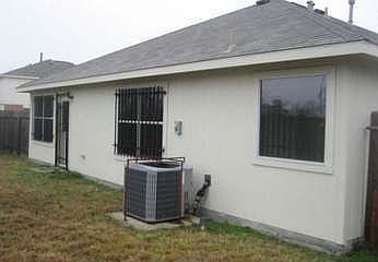 2nd image of 2702 Fallen Oak Rd