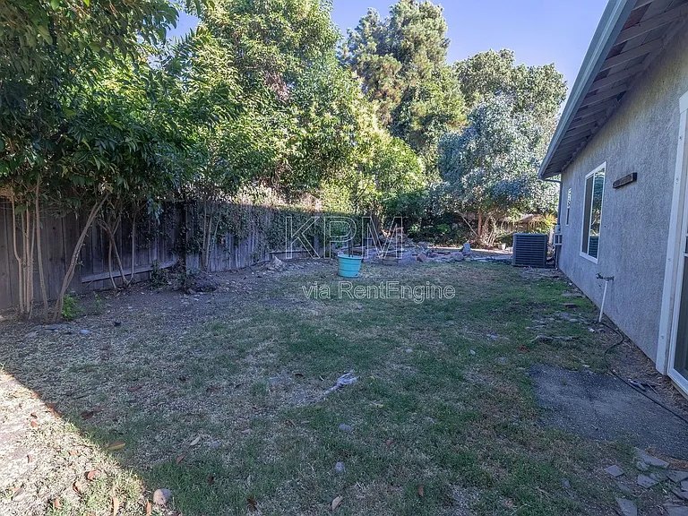 2828 Smoke Tree Cir — Photo 33