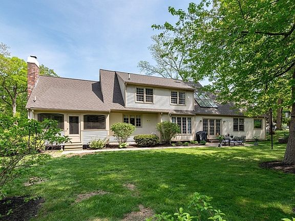 4th image of 499 Chadwick Rd