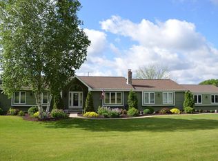 W338S9740 Red Brae Dr, Mukwonago, WI 53149