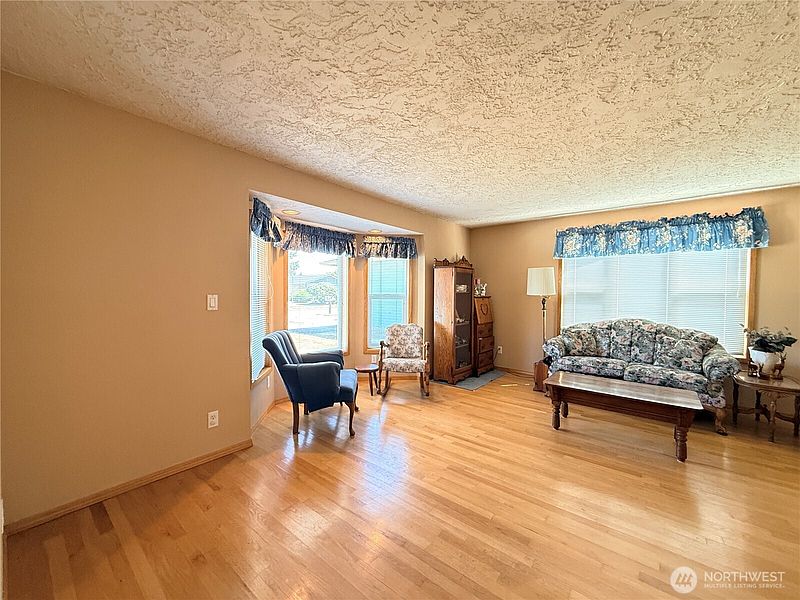 4th image of 115 Holly Park Street