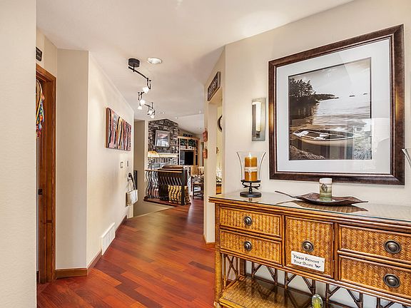 2nd image of 208 E 1st Ave APT 2