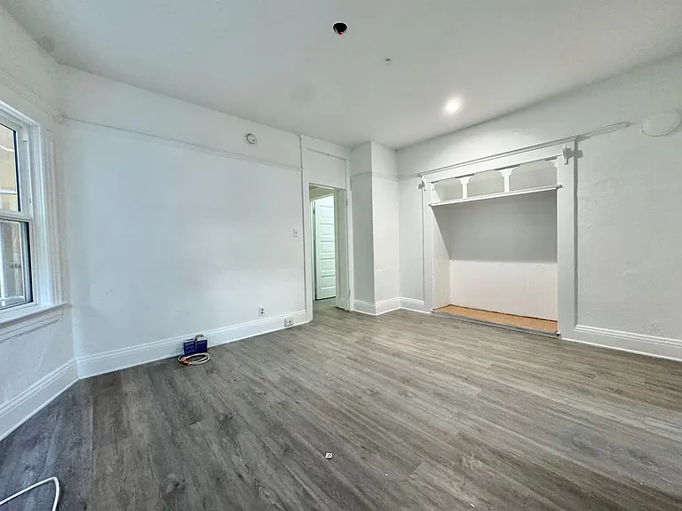 930 Albany St — Photo 14