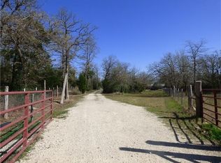 138 Hickory Ln, Elgin, TX 78621