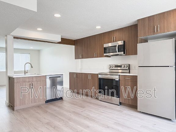 4th image of 945 S Main St Unit 5