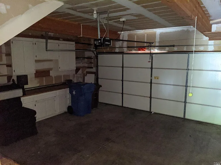 1382 Saint James Ct — Photo 16