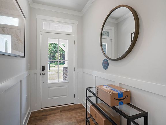 Smart Door Delivery Center - The Selma